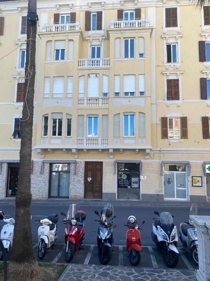 Casa Celeste, Bilocale Nel Pieno Centro Di Alassio Exteriör bild